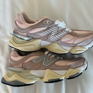 New Balance Women's Pink Chunky Running Sneakers